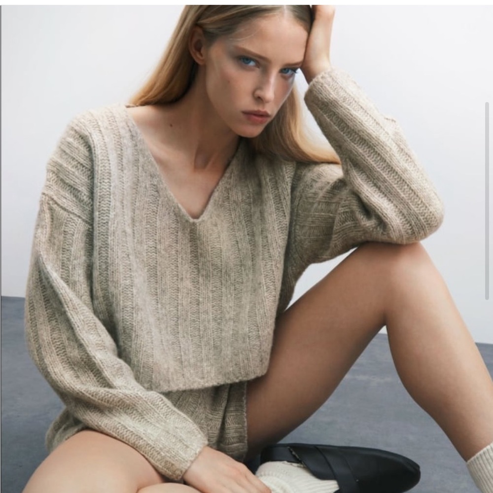 Zara Cream Wool Blend Ribbed V-Neck Cropped Sweater Cozy Knit Size M